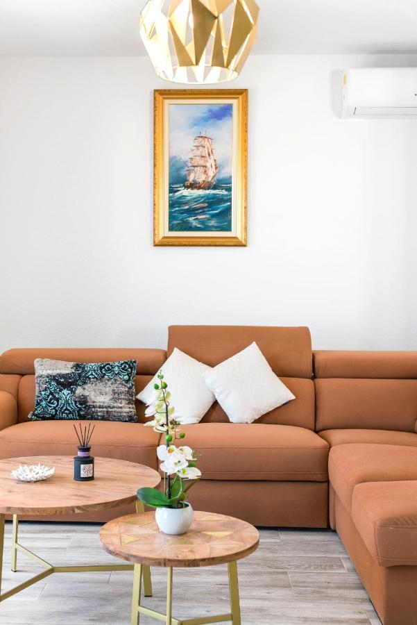 Villa Miholina - With Heated Swimming Pool تروغير المظهر الخارجي الصورة
