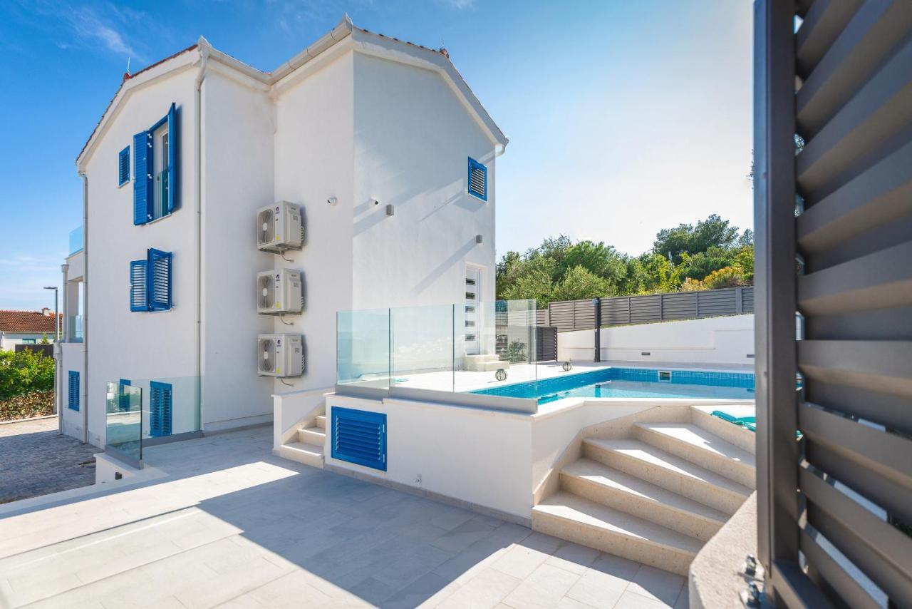 Villa Miholina - With Heated Swimming Pool تروغير المظهر الخارجي الصورة